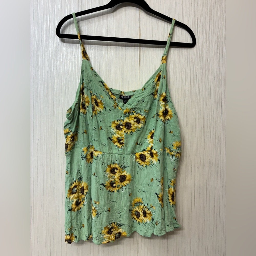 Torrid Sunflower Print Green‎ Camisole size 2 milkmaid